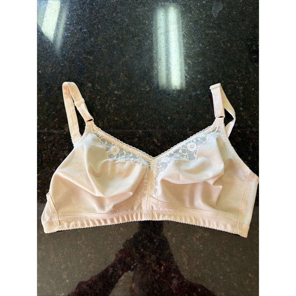 VTG Playtex Support Can Be Beautiful Bra Style 702 36D Beige Wide Straps Lace Tr
